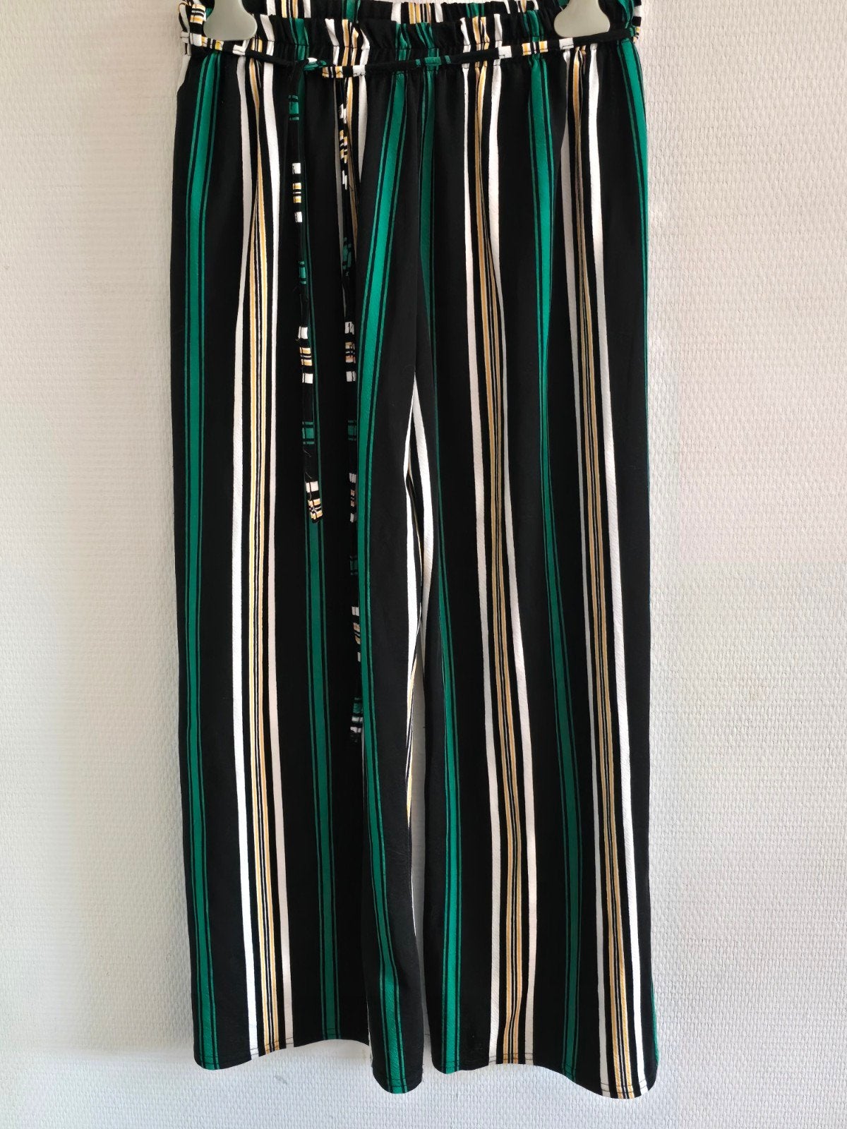 Dames broek met elastische taille - Maat M, Kleding | Dames, Broeken en Pantalons, Maat 38/40 (M), Meerkleurig, Ophalen of Verzenden