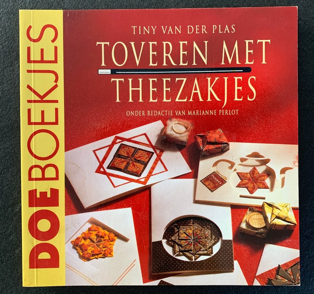 Toveren met theezakjes TINY VAN DER PLAS, Ophalen of Verzenden, Gelezen, Overige onderwerpen, Tiny van der Plas