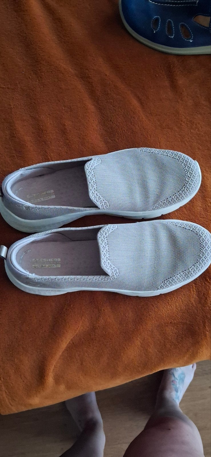 Skechers lichtgrijze instappers, maat 41, Kleding | Dames, Schoenen, Gedragen, Instappers, Grijs, Ophalen of Verzenden
