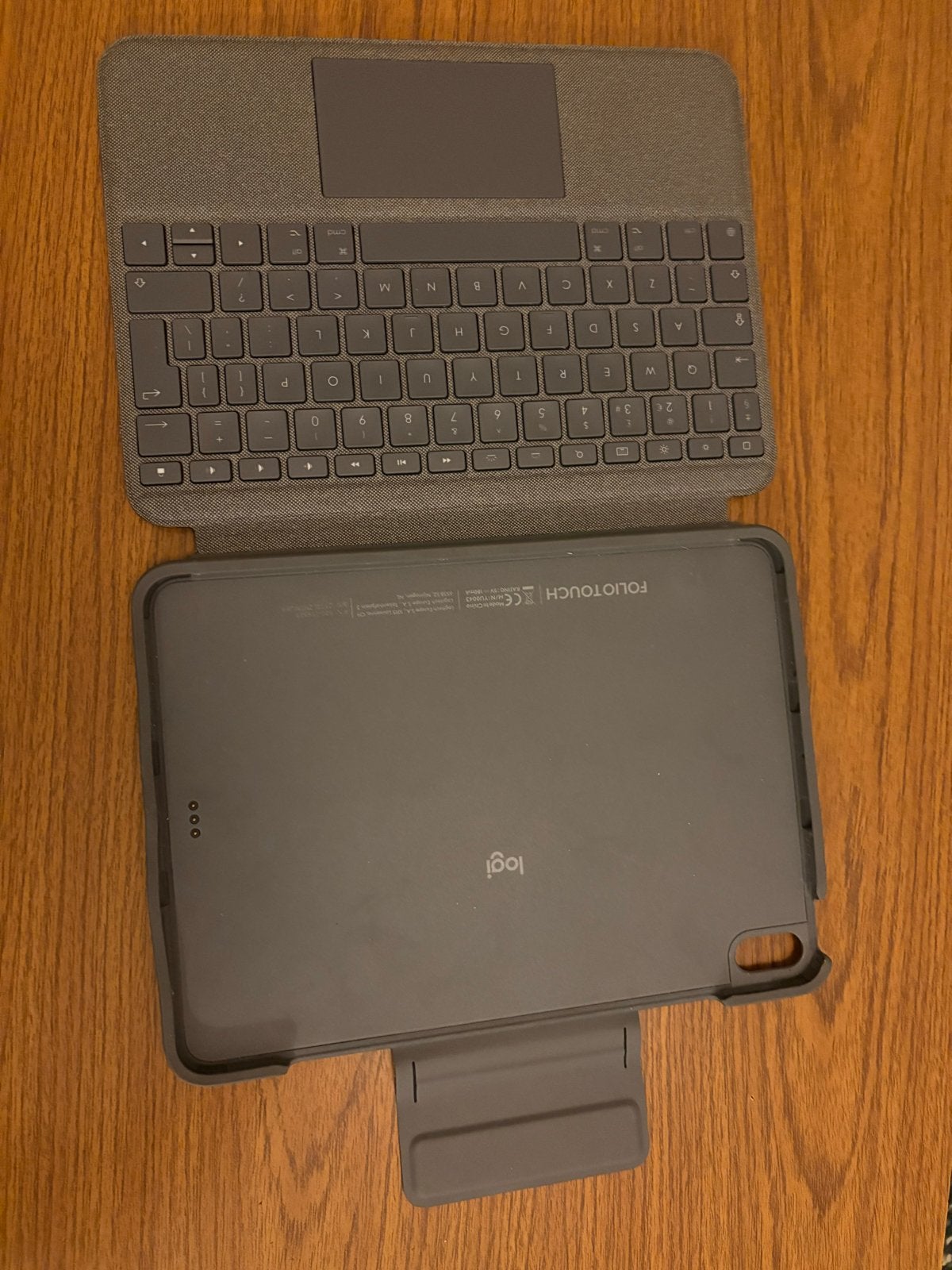 Logitech Folio Touch toetsenbordhoes voor iPad Air (4e/5e ge, Computers en Software, Ophalen of Verzenden, Gebruikt, Bescherming voor- en achterkant