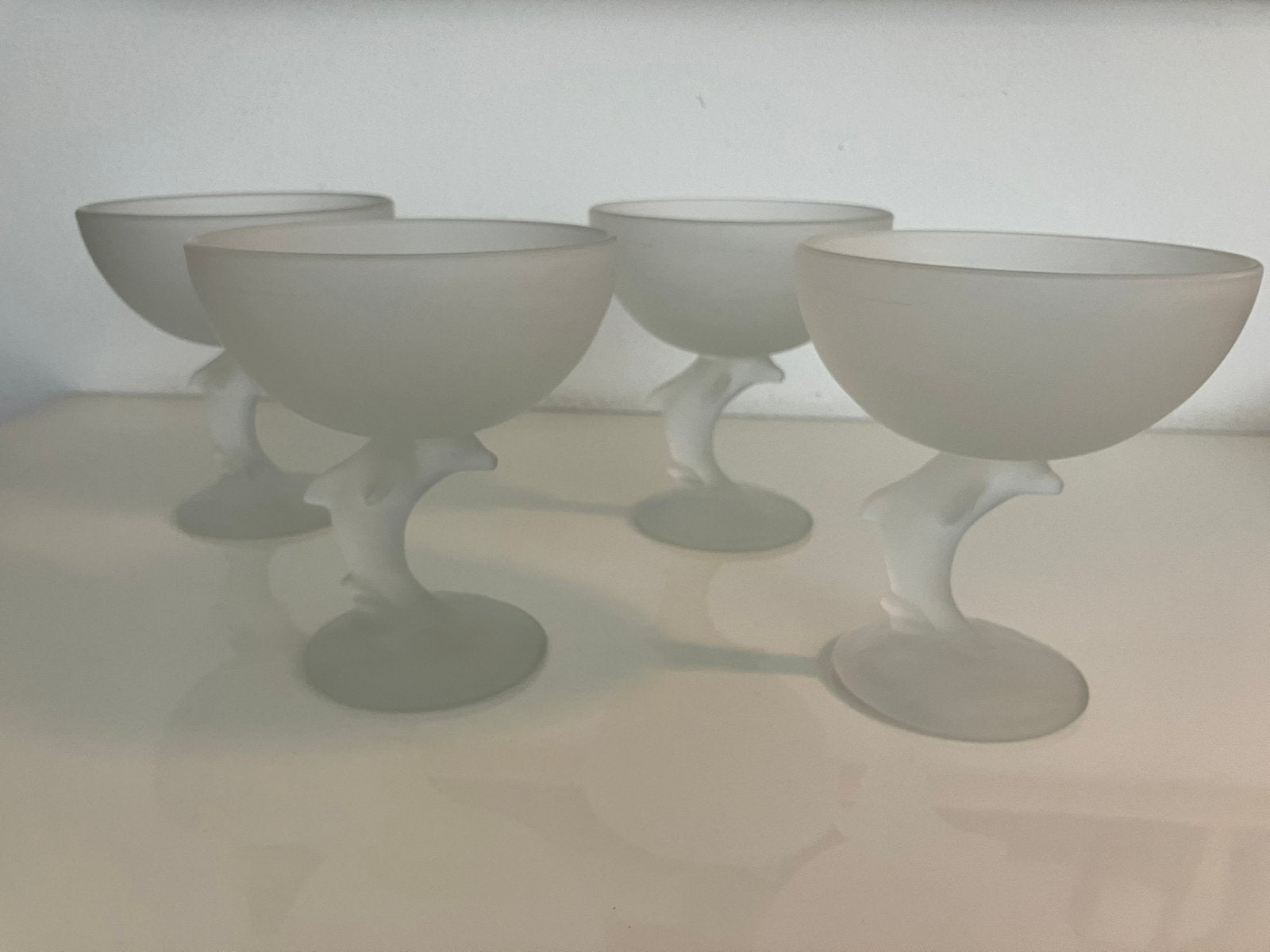 Luminarc ijscoupe ijs 4 stuks dolfijn jaren 80 retro, Ophalen of Verzenden, Zo goed als nieuw, Glas, Overige stijlen