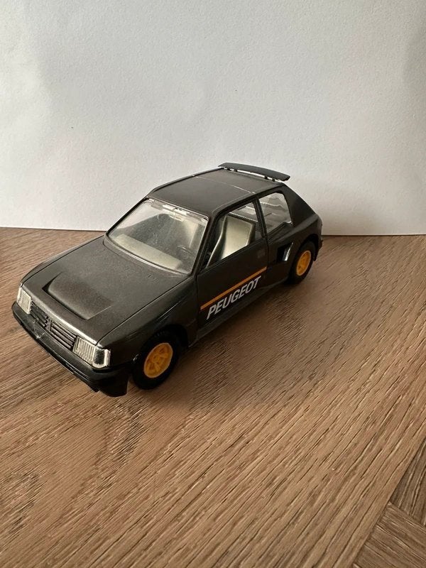 Bburago Bburago 0106 Peugeot 205 Turbo 16 modelauto, Ophalen of Verzenden, Zo goed als nieuw, Auto