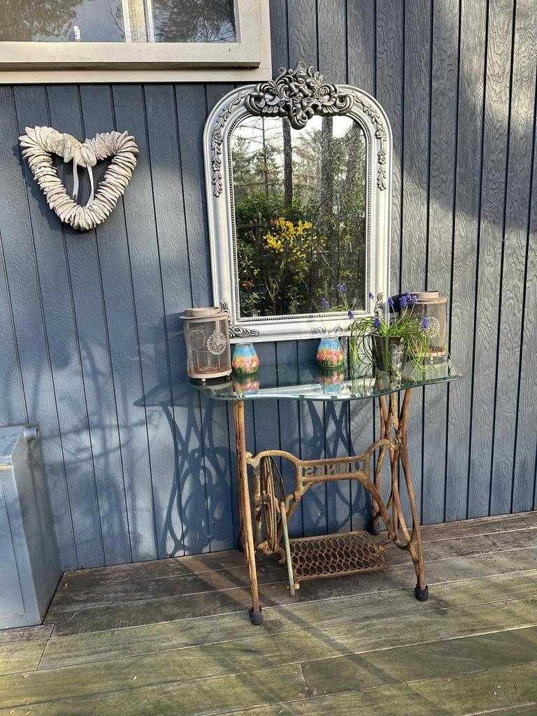 Sidetable van naaimachineonderstel met geslepen glasplaat, Huis en Inrichting, Tafels | Sidetables, Ophalen, 50 tot 75 cm, Rechthoekig