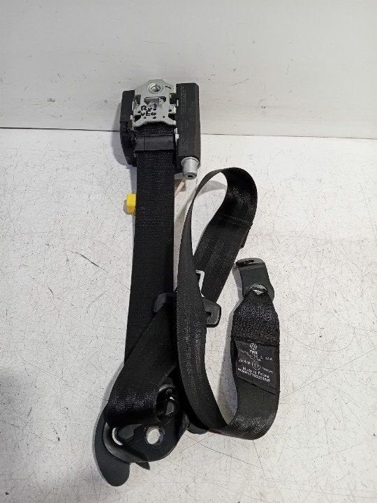 Veiligheidsgordel rechts voor Volkswagen Touran, Onderdelen@venauto.nl, Van der Ven Autorecycling B.V., Gebruikt, Ettenseweg 76, 4706 PB Roosendaal, The Netherlands