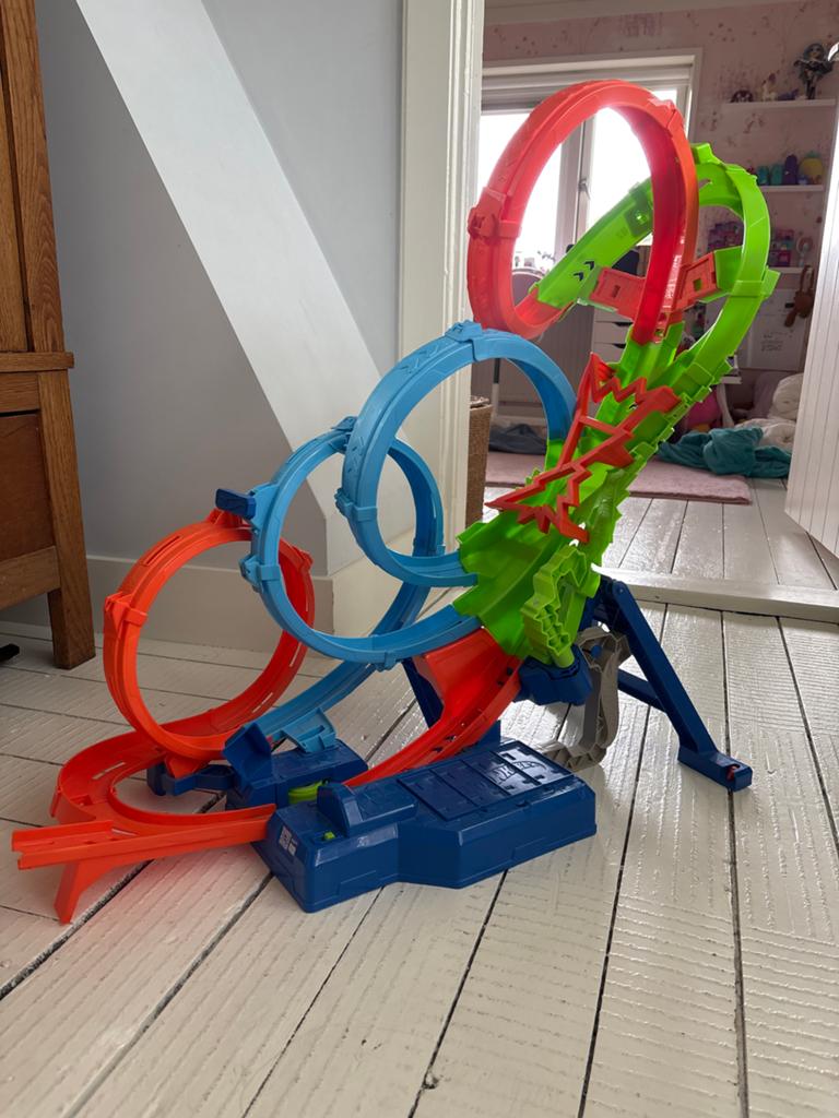 Hot Wheels Action 4-Loopings Crash Baanset met booster, Kinderen en Baby's, Speelgoed | Racebanen, Ophalen, Elektrisch, Hot Wheels