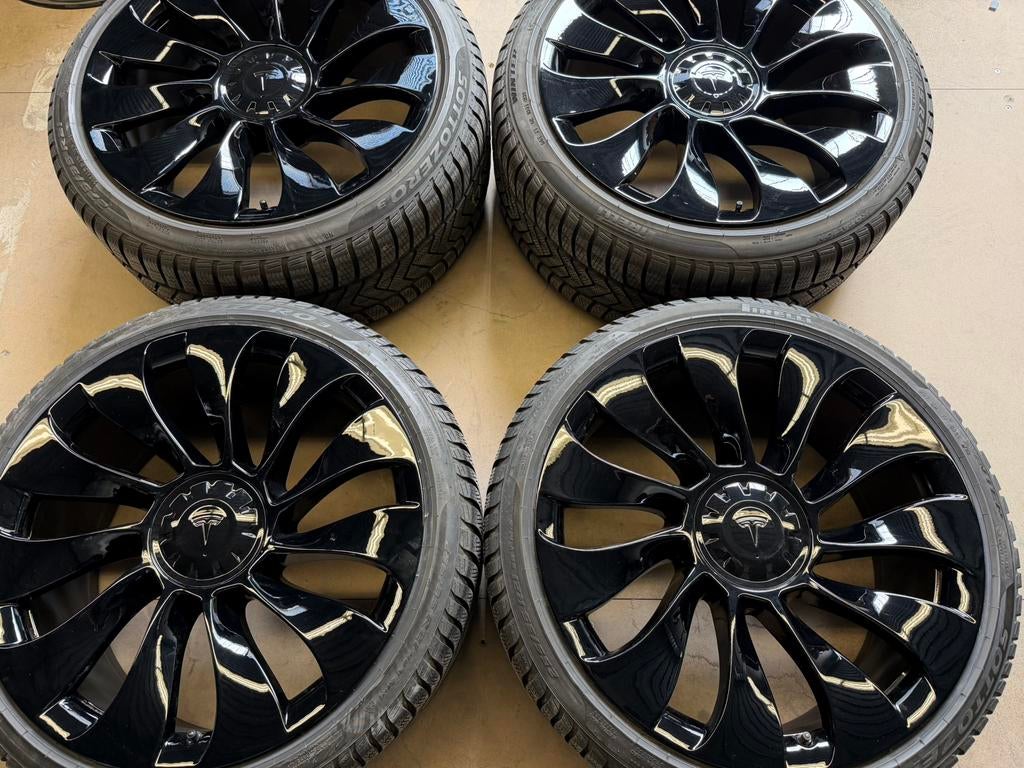 21 inch Tesla Model Y performance Übertubine velgen met band, Auto-onderdelen, Banden en Velgen, Gebruikt, 255 mm, Banden en Velgen