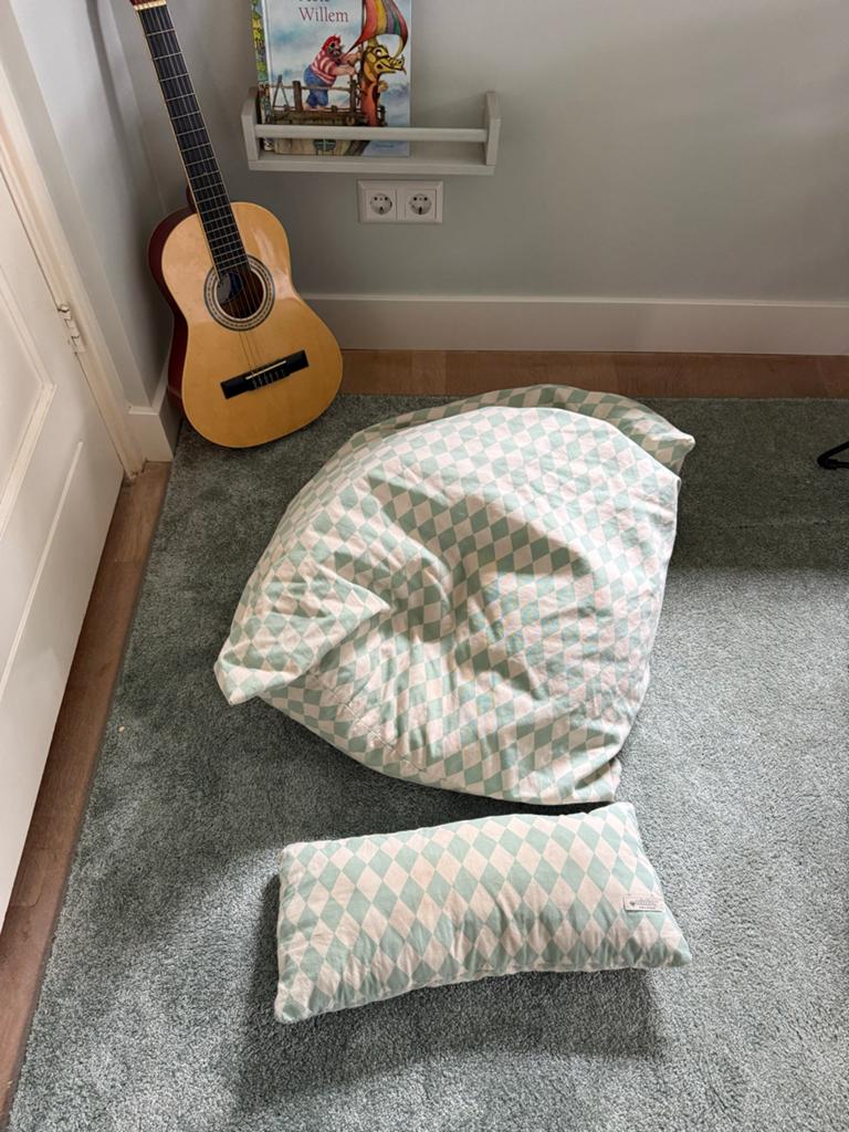 Nobodinoz zitzak en kussen - baby/kinderkamer, Ophalen of Verzenden, Zo goed als nieuw, Kleed of Kussen