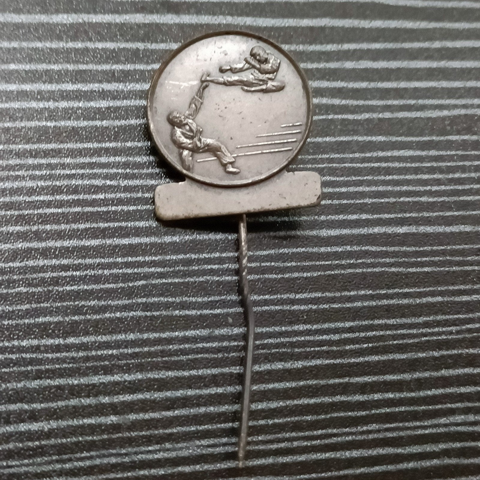 Vintage Speldje Sport Judo/Worstelen, Verzamelen, Ophalen of Verzenden, Gebruikt, Sport, Speldje of Pin