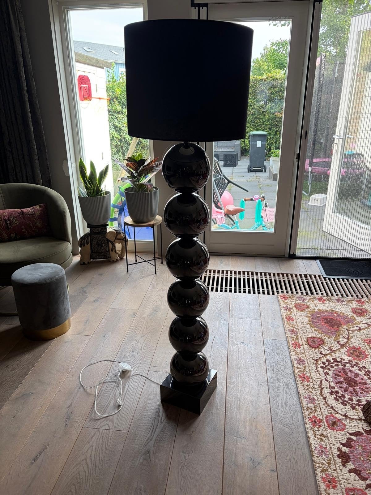 Stijlvolle zwarte vloerlamp met bollen en vierkante voet, Ophalen, Metaal, E27 (groot), Zo goed als nieuw