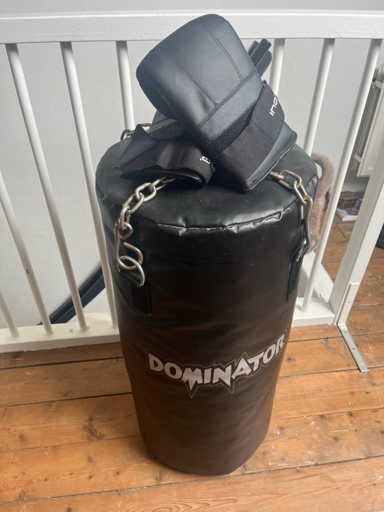 Bokszak Dominator met bokshandschoenen, Sport en Fitness, Ophalen, Zo goed als nieuw, Bokszak