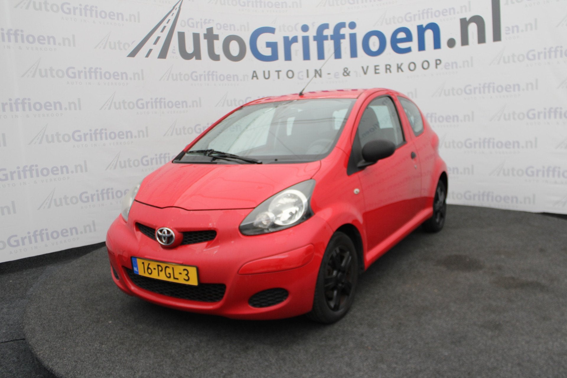 Toyota Aygo 1.0-12V Cool 3-deurs met airco (bj 2011), Voorwielaandrijving, Euro 5, Stof, Gebruikt