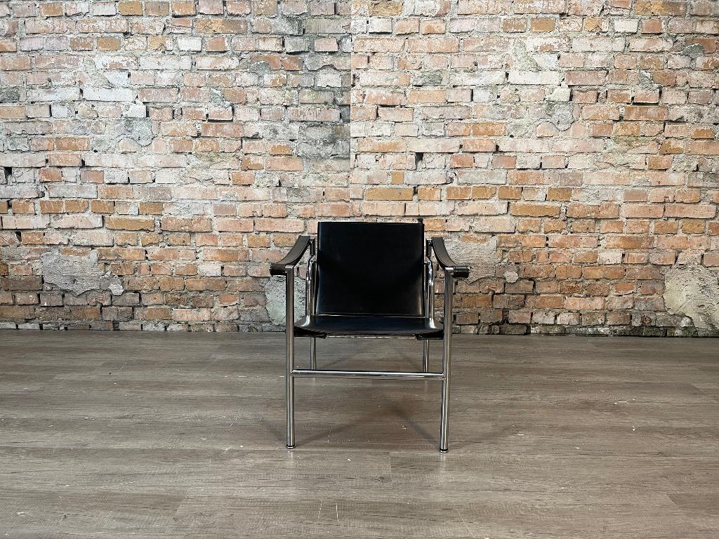Cassina LC1 bij TheReSales, Huis en Inrichting, Ophalen, Minder dan 75 cm, Design, Zo goed als nieuw
