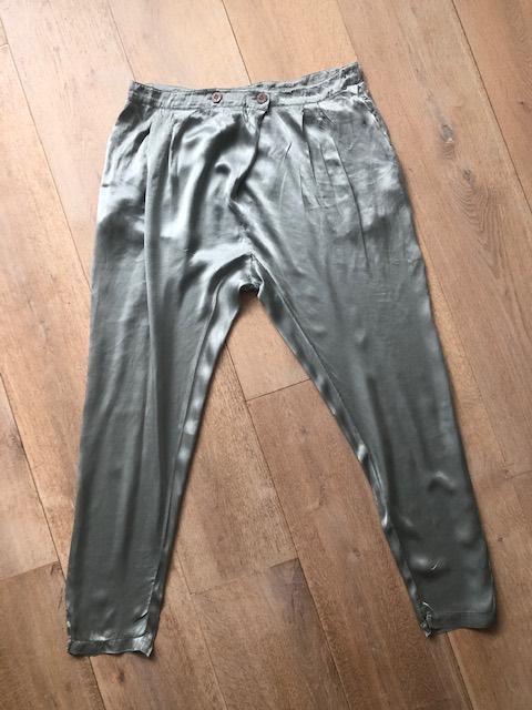 Nieuw zilver glanzend Braez dun zomerbroekje maat L/40., Maat 38/40 (M), Breaz, Nieuw, Ophalen of Verzenden