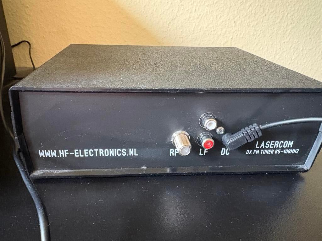 Lasercom DX FM Tuner met adapter, nette staat, Ophalen of Verzenden, Gebruikt