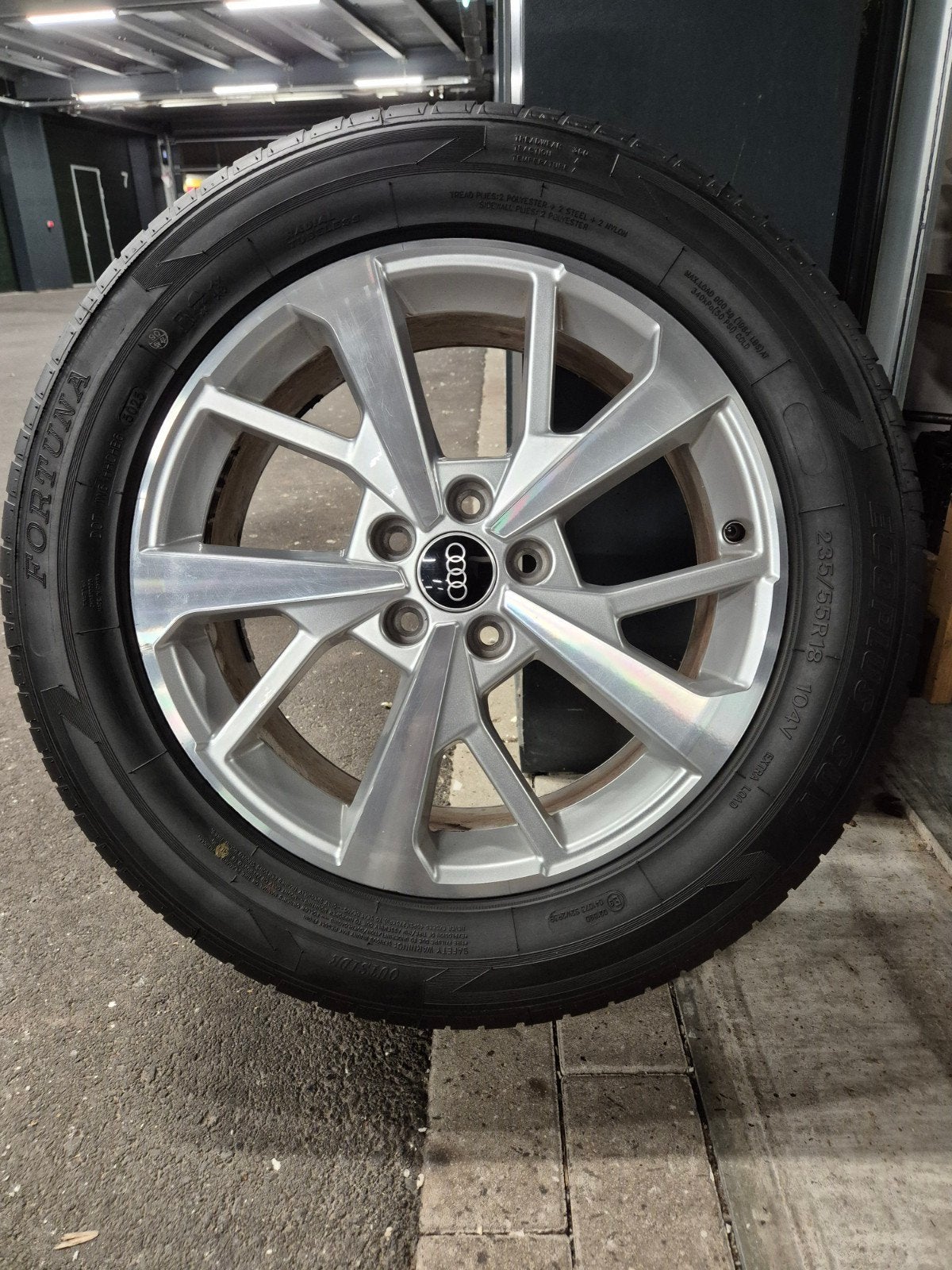 18inch ORGINEEL AUDI Q3 ZOMERSET 235 55 18  NIEUWE BANDEN, Auto-onderdelen, Ophalen, 18 inch, Banden en Velgen, Nieuw