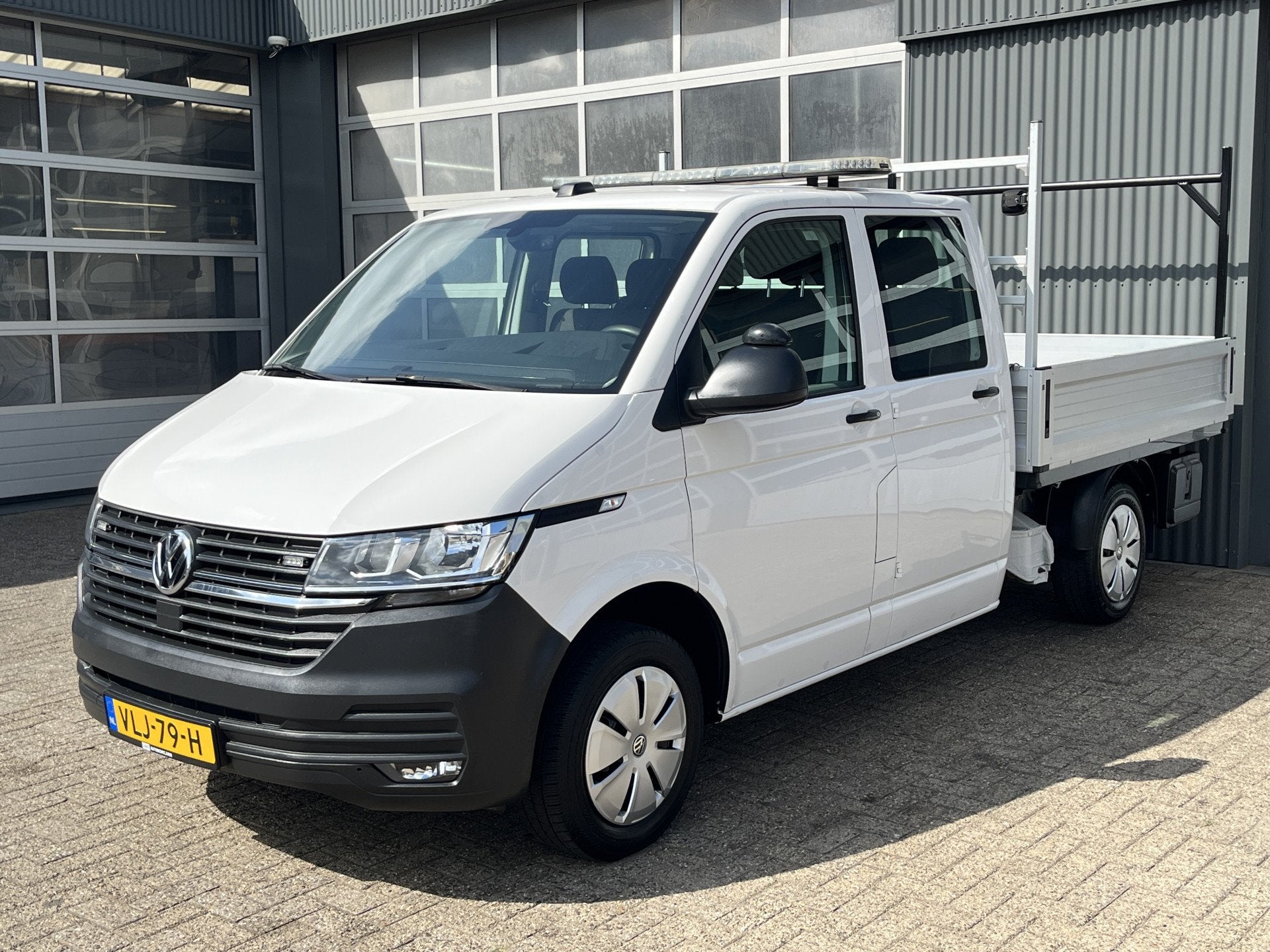 Volkswagen Transporter 2.0 TDI L2H1 30 DC Open laadbak Pick-, Auto's, Voorwielaandrijving, Gebruikt, 4 cilinders, Volkswagen