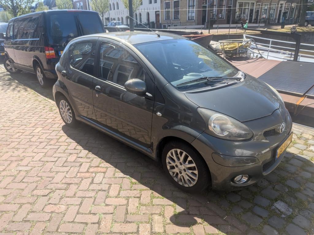 Toyota Aygo 1.0 12V Vvt-i 5DRS 2009 Groen, Auto's, Toyota, Voorwielaandrijving, 4 stoelen, 68 pk, Origineel Nederlands