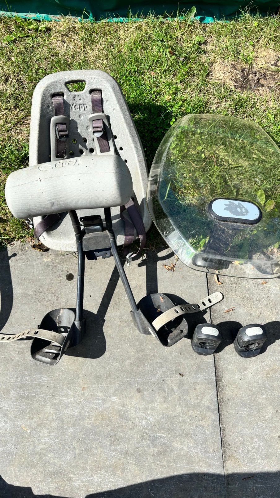 Yepp fietsstoeltje voor, met twee adapters en windscherm, Fietsen en Brommers, Voorzitje, Ophalen, 0 t/m 10 kg, Gebruikt