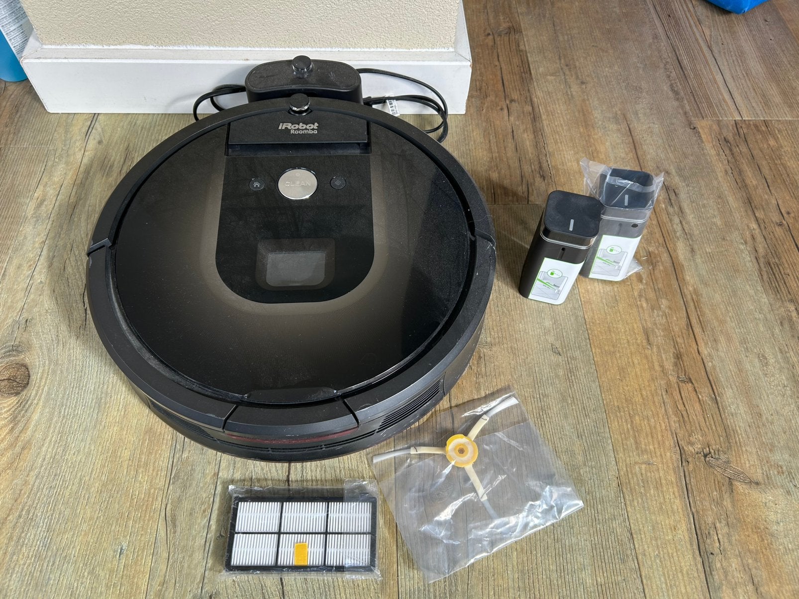 IRobot Roomba robotstofzuiger incl laadstation en accessoire, Witgoed en Apparatuur, Ophalen, IRobot, Bedienbaar via app, Zo goed als nieuw