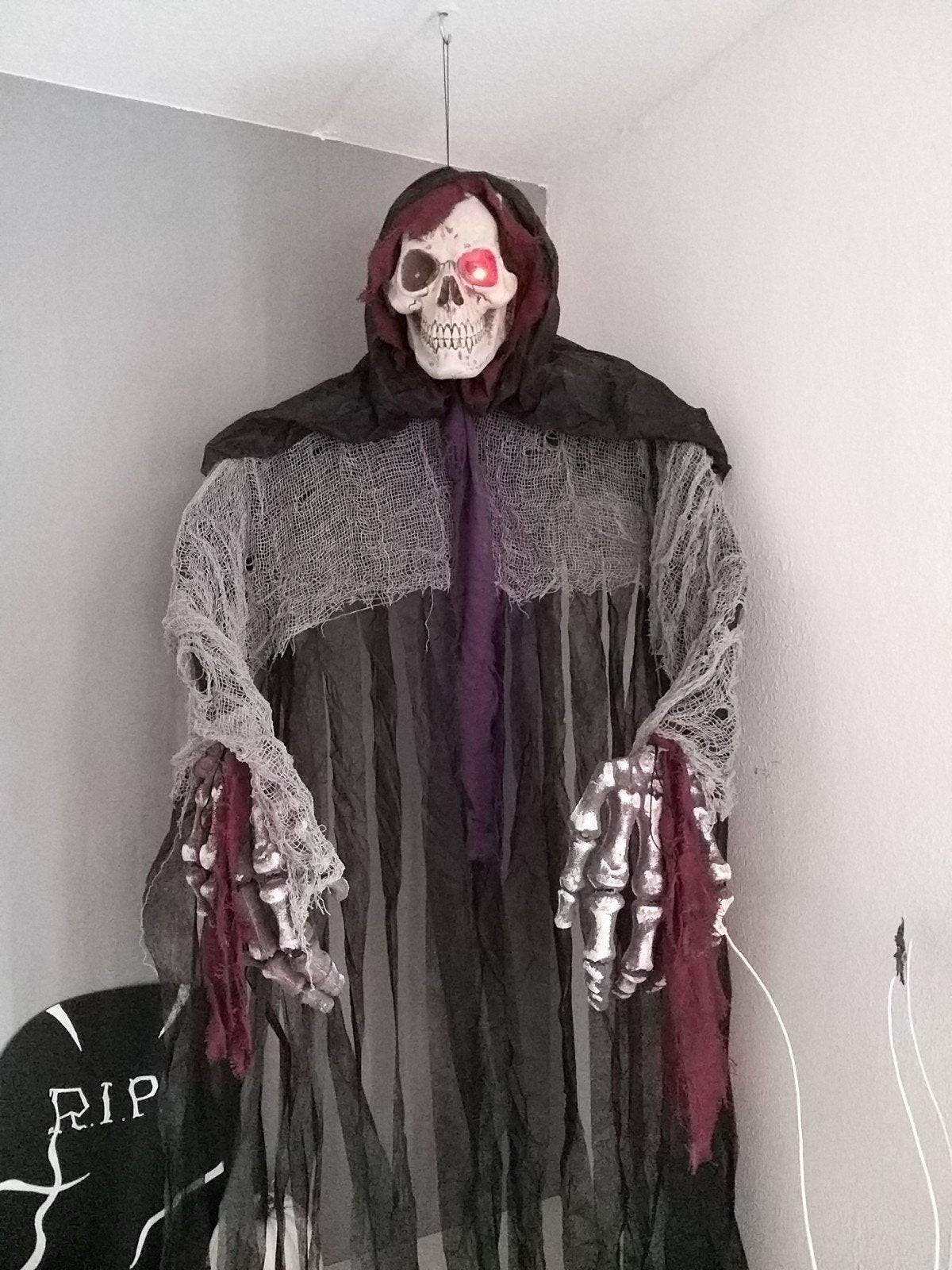 Griezelige Halloween Skelet Decoratie met Lichtgevende Ogen, Ophalen of Verzenden, Gebruikt, Versiering, Halloween of Griezel