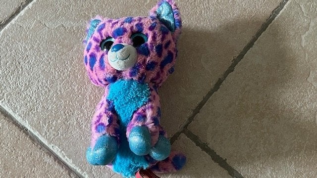 Knuffel kat roze blauw +/- 25 cm, Ophalen of Verzenden, Gebruikt