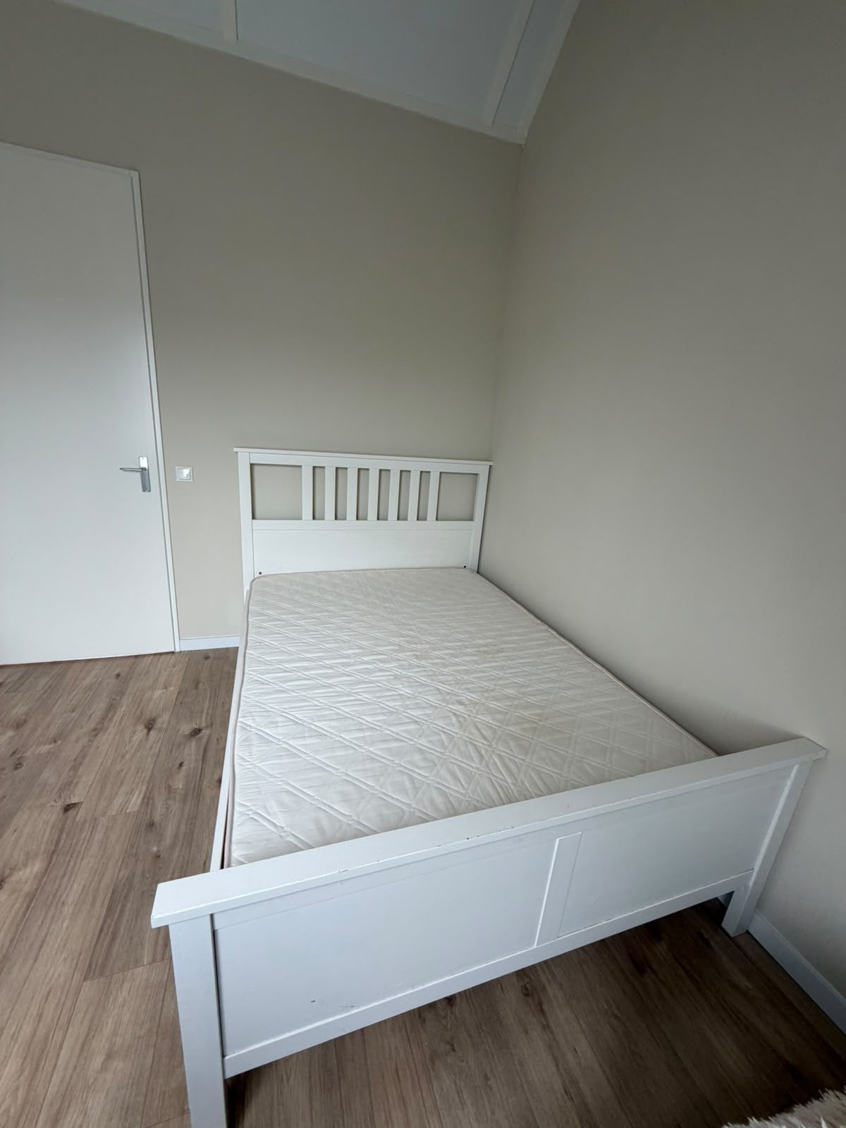 Ikeabed + lattenbodem en matras 140 x 200, Ophalen, 85 tot 100 cm, Zo goed als nieuw, Lattenbodem
