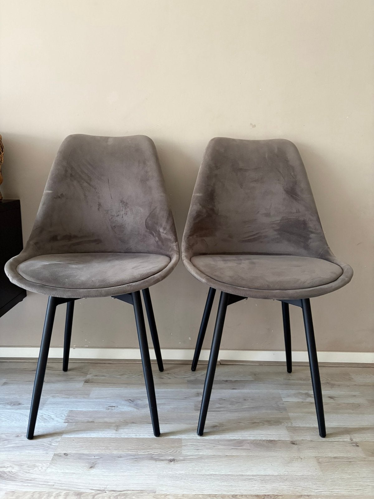 2 Velours eetkamerstoelen, Ophalen, Zo goed als nieuw, Grijs