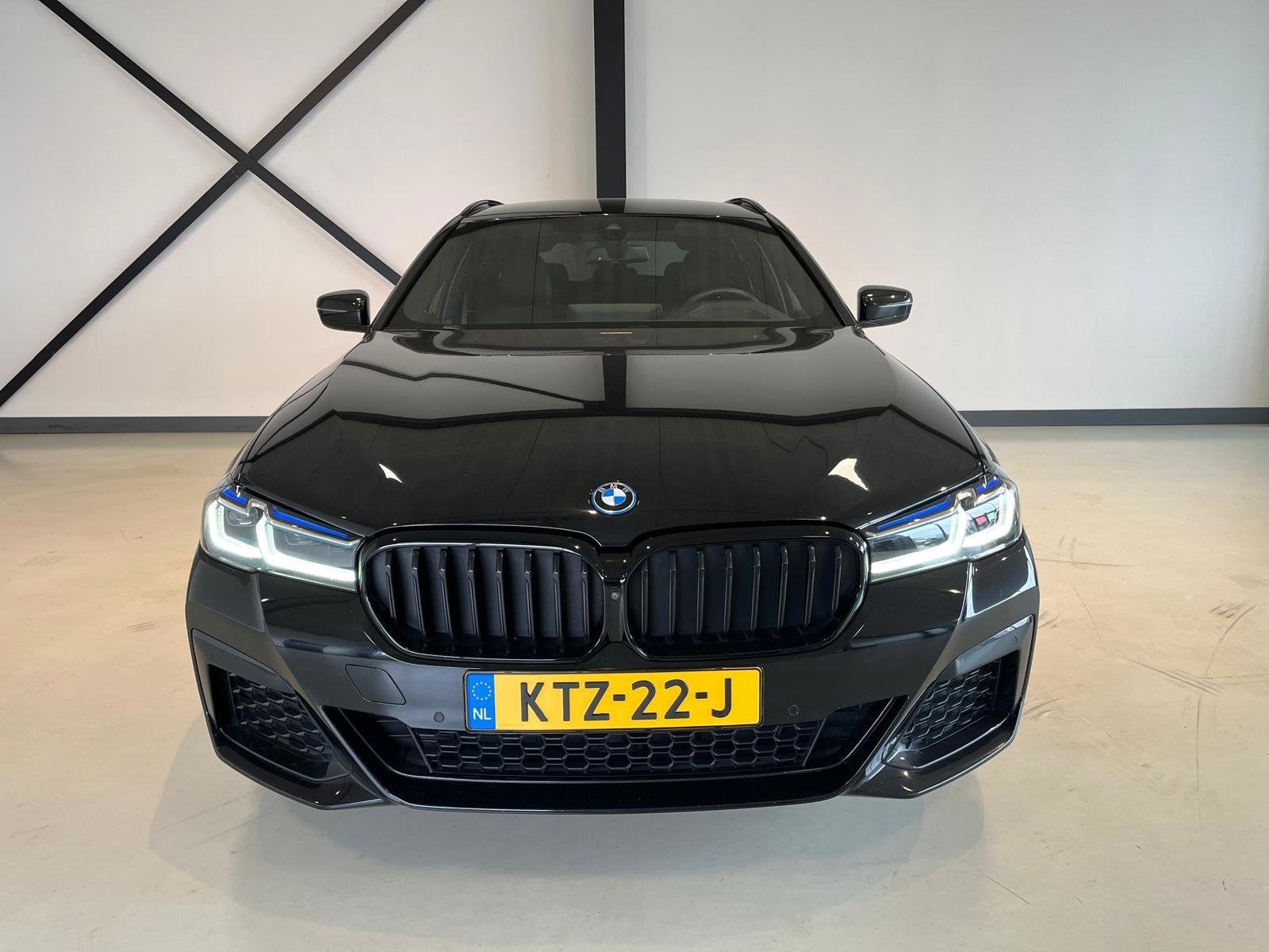 BMW 5-serie Touring 530e xDrive Business Edition Plus|Memory, Automaat, 1935 kg, Gebruikt, 4 cilinders