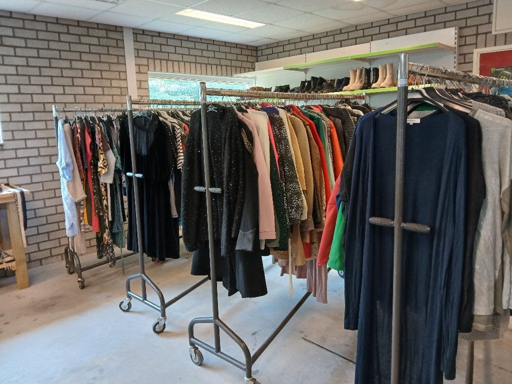 2e hands kleding zaterdag 26 sep. lindenholt/nijmegen, Ophalen, Gedragen, Maat 42/44 (L)