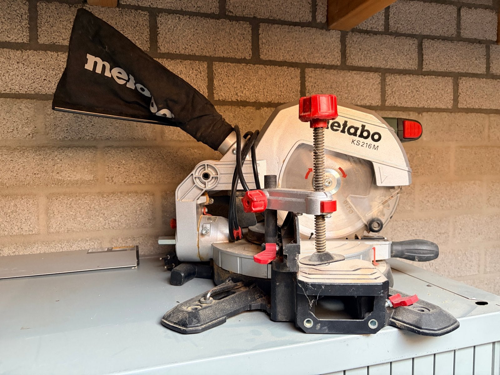 Metabo afkortzaag KS216M met extra Classic zaagblad nieuw, Ophalen of Verzenden, Zo goed als nieuw, Afkortzaag