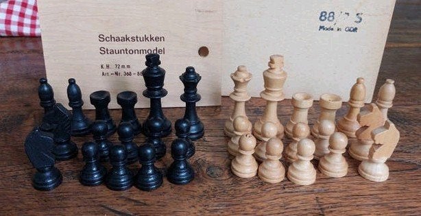 staunton schaakstukken in doos, Ophalen of Verzenden, Zo goed als nieuw