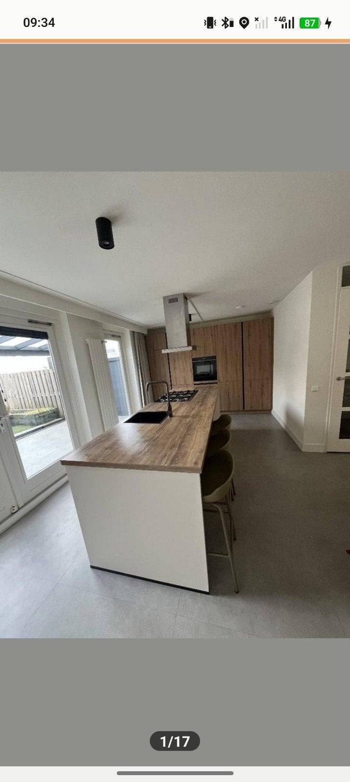 Modern keukeneiland met apparatuur, recent vernieuwd, Ophalen, Wit, Zo goed als nieuw, Kunststof