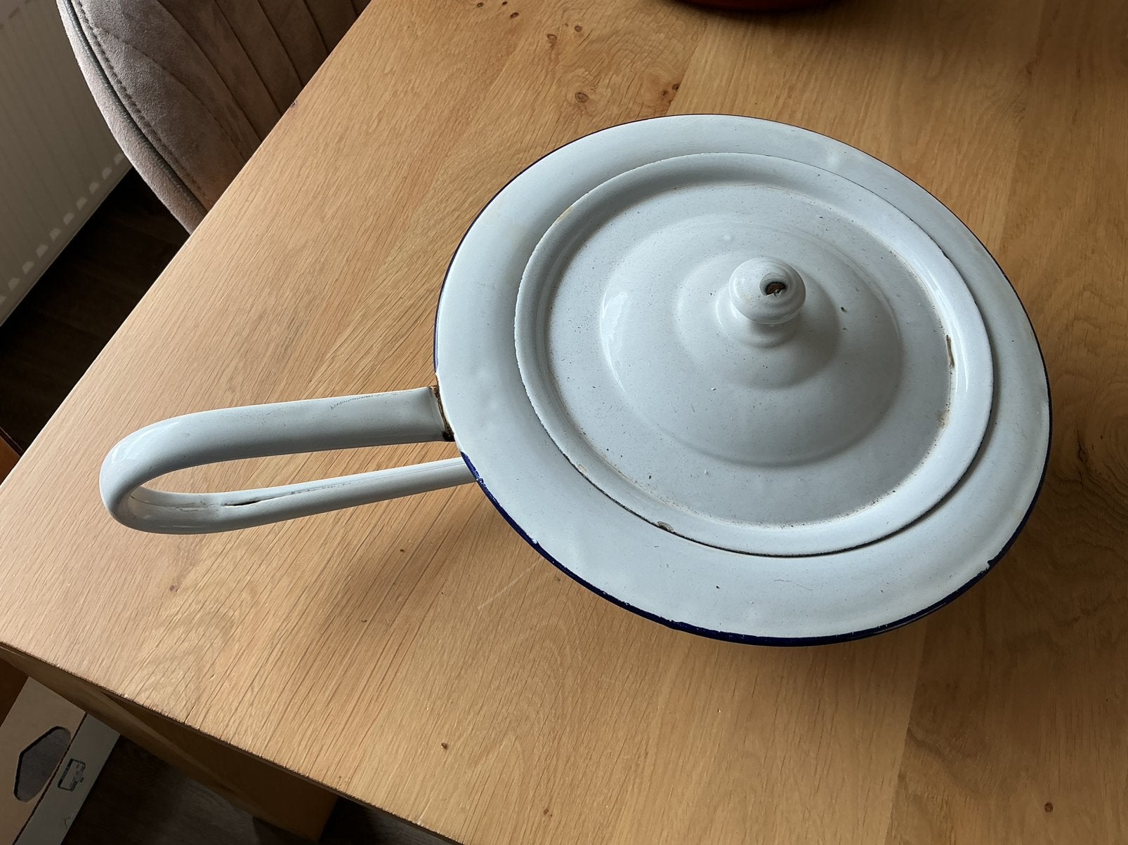 Oude ondersteek emaille uitvoering. Wit., Ophalen of Verzenden