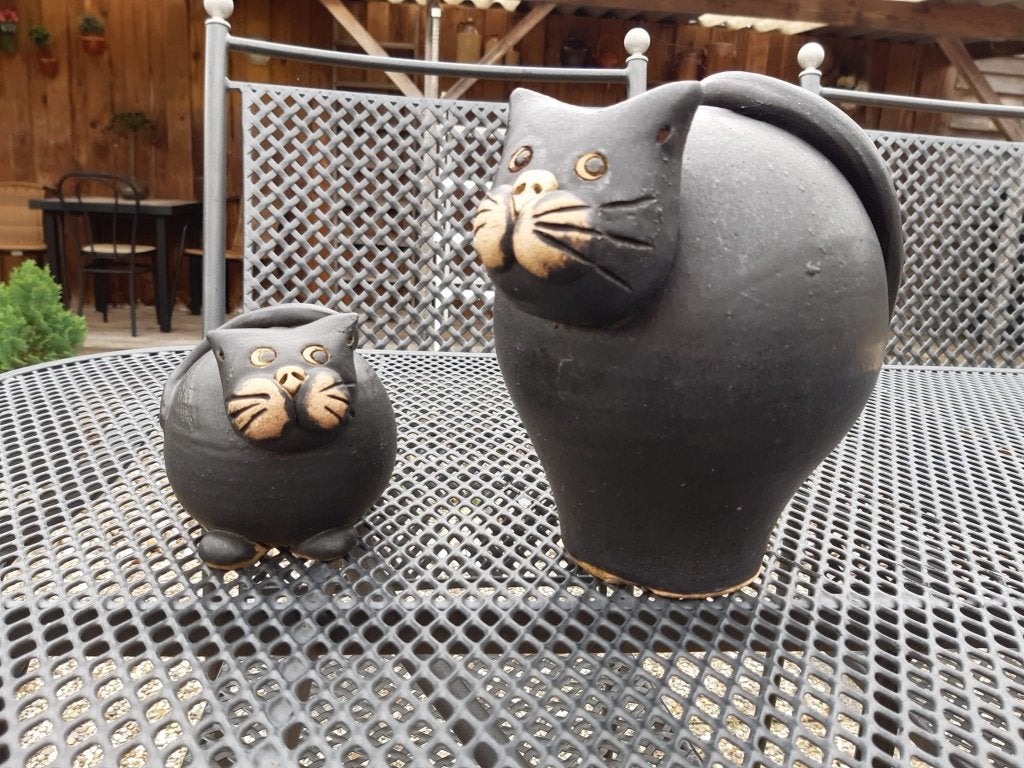 Keramische kattenbeeldjes 2 stuks mini en maxi, Verzamelen, Ophalen of Verzenden, Gebruikt, Dier
