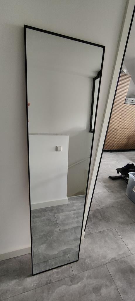 Stijlvolle rechthoekige spiegel met zwarte rand, Huis en Inrichting, Woonaccessoires | Spiegels, Ophalen, Zo goed als nieuw, 150 tot 200 cm