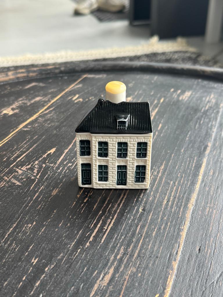 KLM huisje 106 - Bols Jenever - gevuld, Ophalen of Verzenden, Nieuw, Paleis of Waag, Gevuld