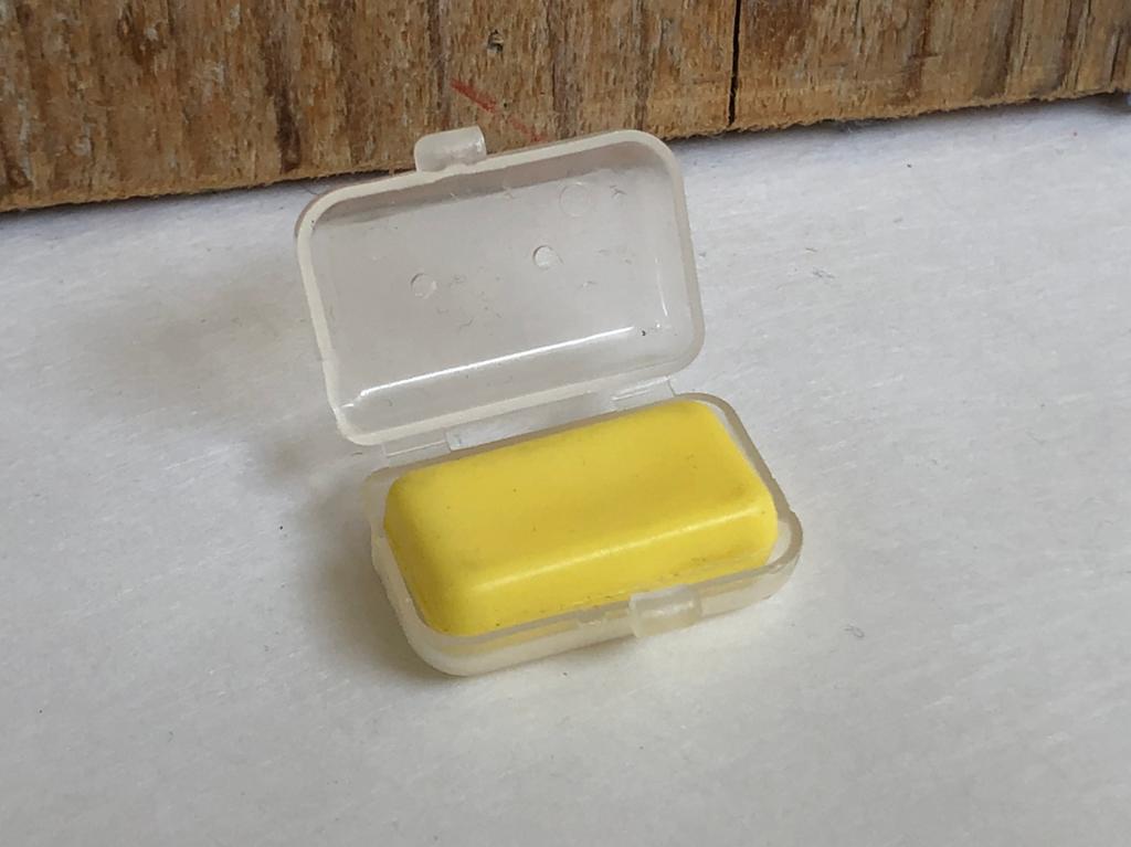 Geel vintage blok zeep in doorzichtig bakje opberger, Ophalen of Verzenden, Zo goed als nieuw, Toebehoren