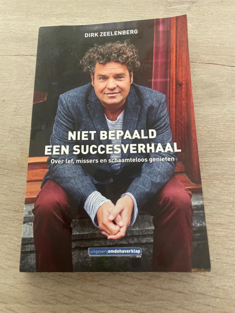 Niet Bepaald Een Succesverhaal - Dirk Zeelenberg, Boeken, Biografieën, Gelezen, Overige, Ophalen of Verzenden