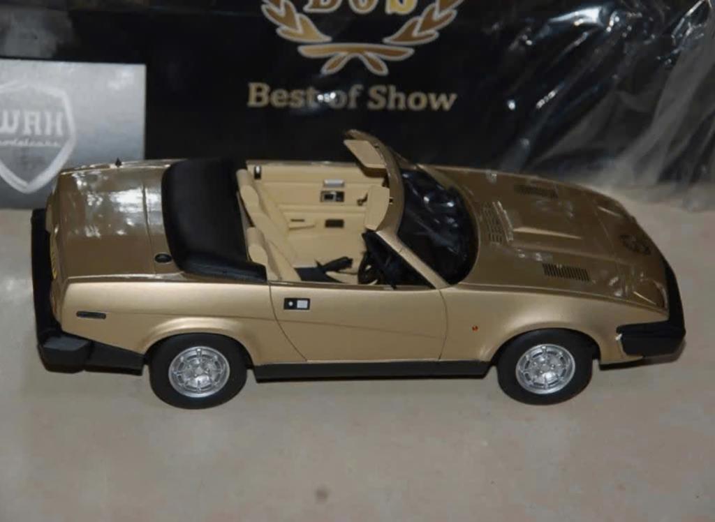 1:18 TRIUMPH TR7 DHC gold BOS models BOS221 in box WRH, Hobby en Vrije tijd, Verzenden, Zo goed als nieuw, Auto, Overige merken