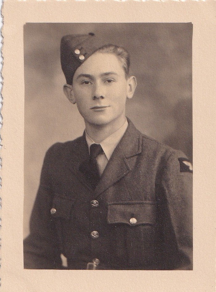 Originele WO2 Foto - Engelse / Britse Soldaat in Uniform, Ophalen of Verzenden, Nederland, Foto of Poster