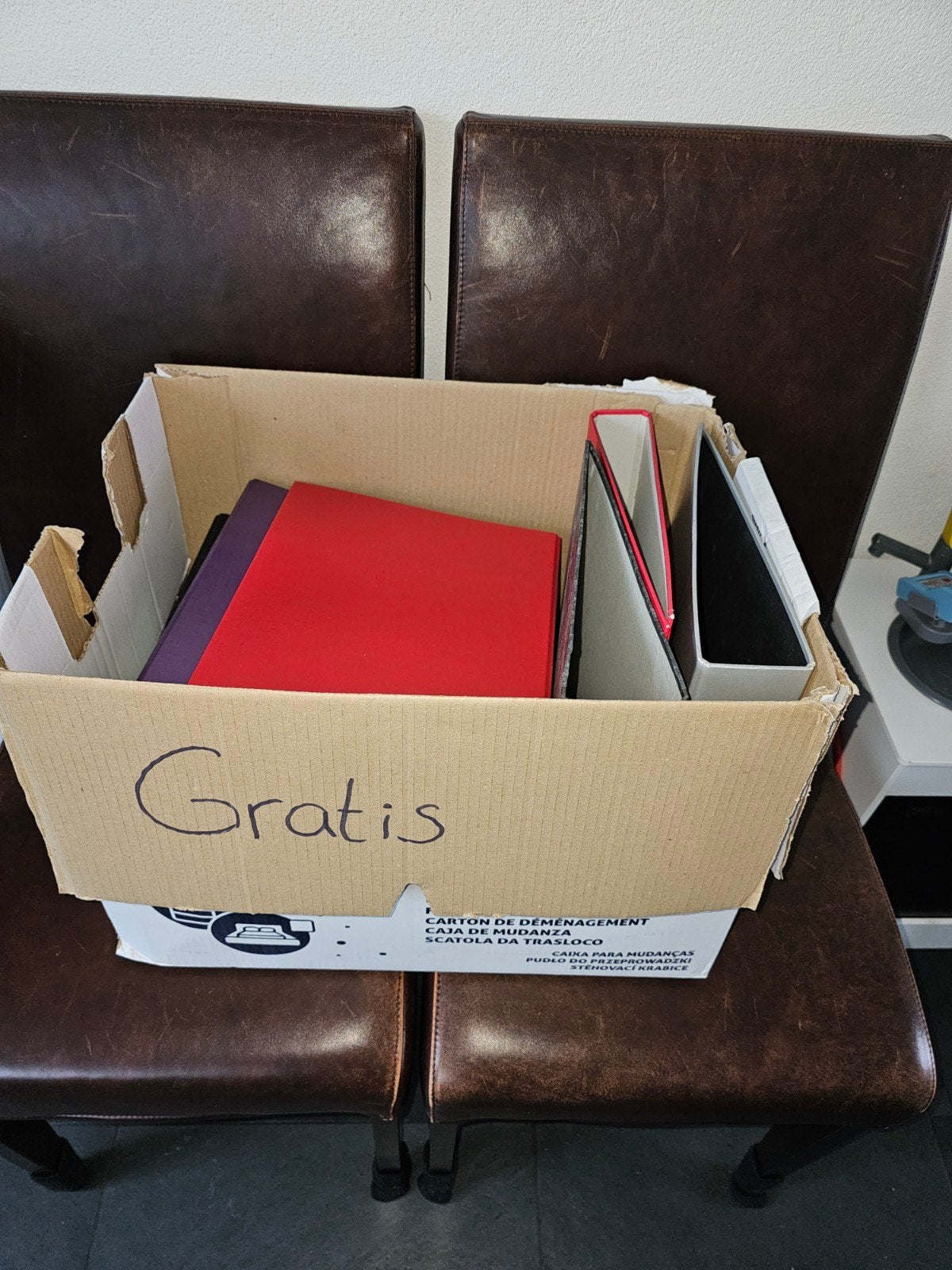 Gratis doos vol mappen, Ophalen