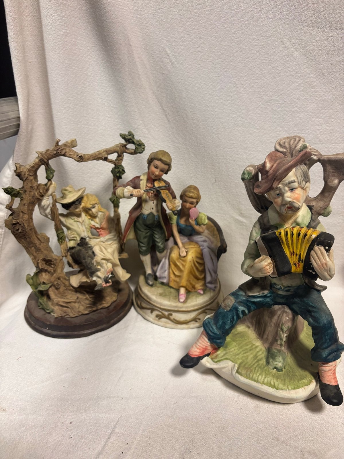 Set van 3 Vintage Porseleinen Beeldjes: Muzikanten & Geliefd, Verzamelen, Ophalen of Verzenden, Gebruikt, Mens