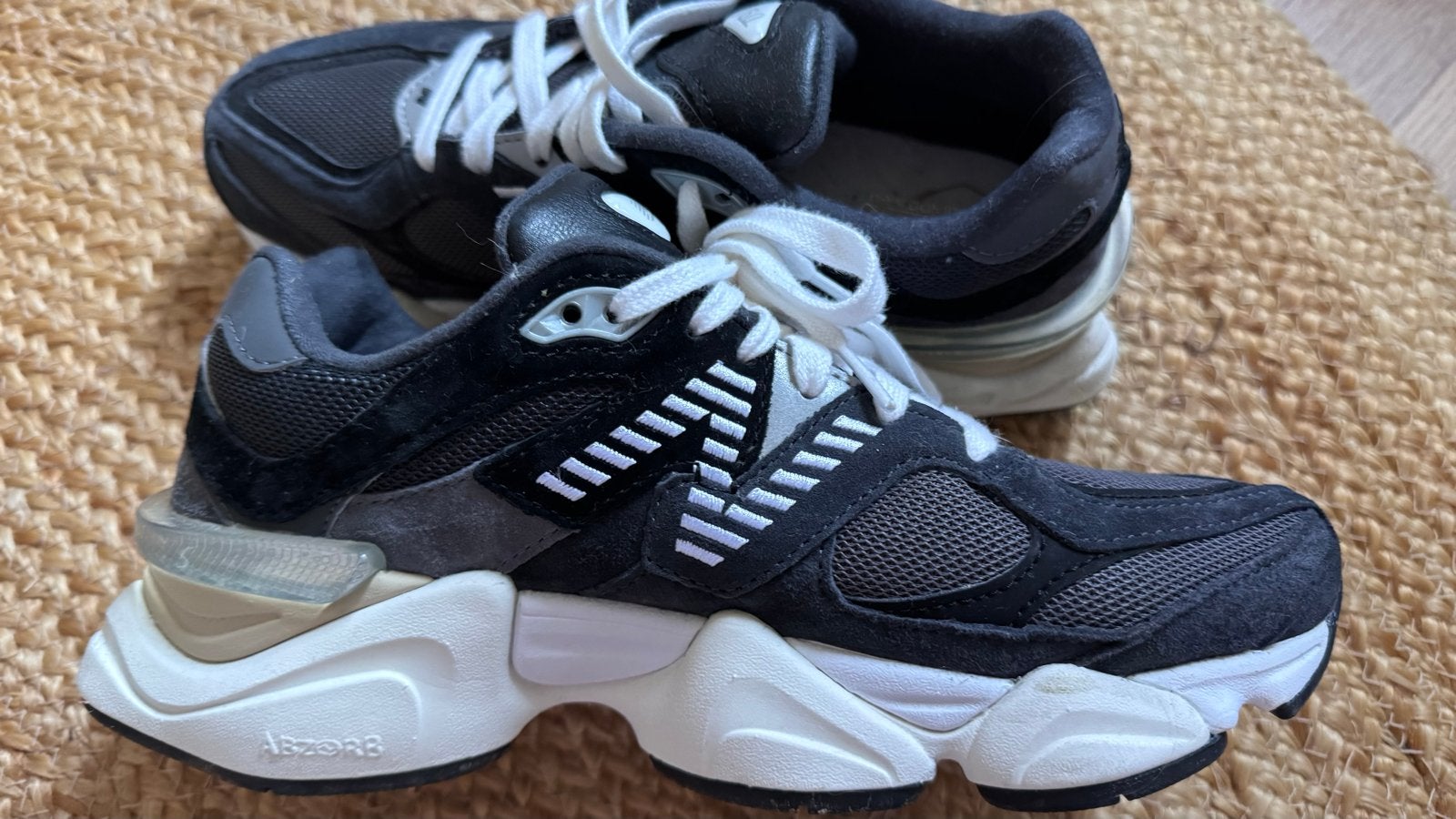 New Balance 9060 Sneakers - Zo goed als nieuw, Ophalen of Verzenden, Zo goed als nieuw, Zwart, Sneakers of Gympen