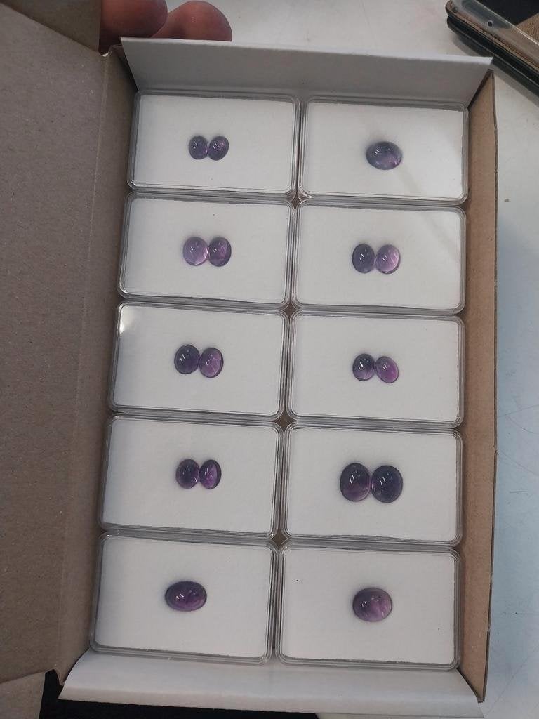 Lot met amethist cabochons en paartjes, Ophalen of Verzenden, Zo goed als nieuw