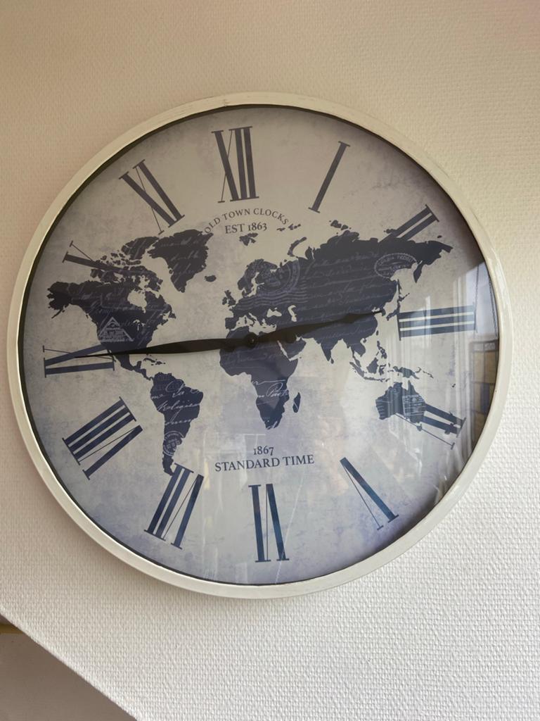 Grote Wandklok Wereldkaart Design, Huis en Inrichting, Ophalen, Zo goed als nieuw, Wandklok