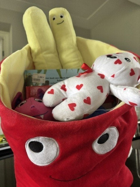 Tas met knuffels en boeken  GEVONDEN, Ophalen, Zo goed als nieuw, Overige typen