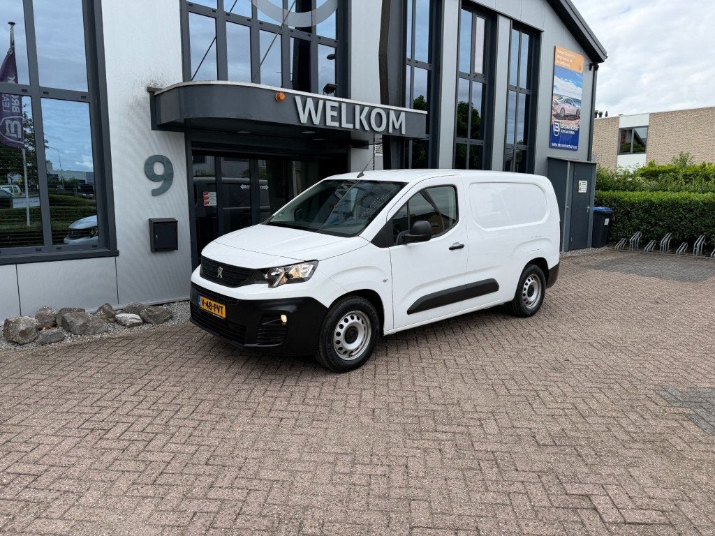 Peugeot PARTNER 57KWh L2 Lang 3-pers, Navi, PDC, Cruisecntrl, Auto's, 750 kg, Wit, Parkeersensor, Geïmporteerd