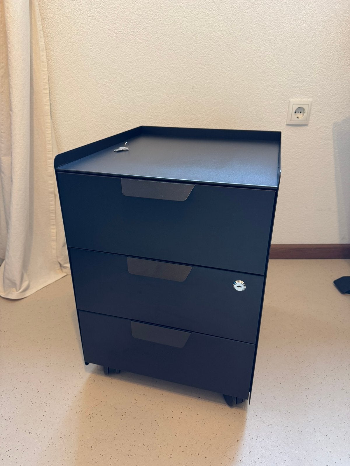 Trotten IKEA ladeblok op wielen - drie lades - antraciet, Ophalen, Minder dan 50 cm, Zo goed als nieuw, 3 of 4 laden