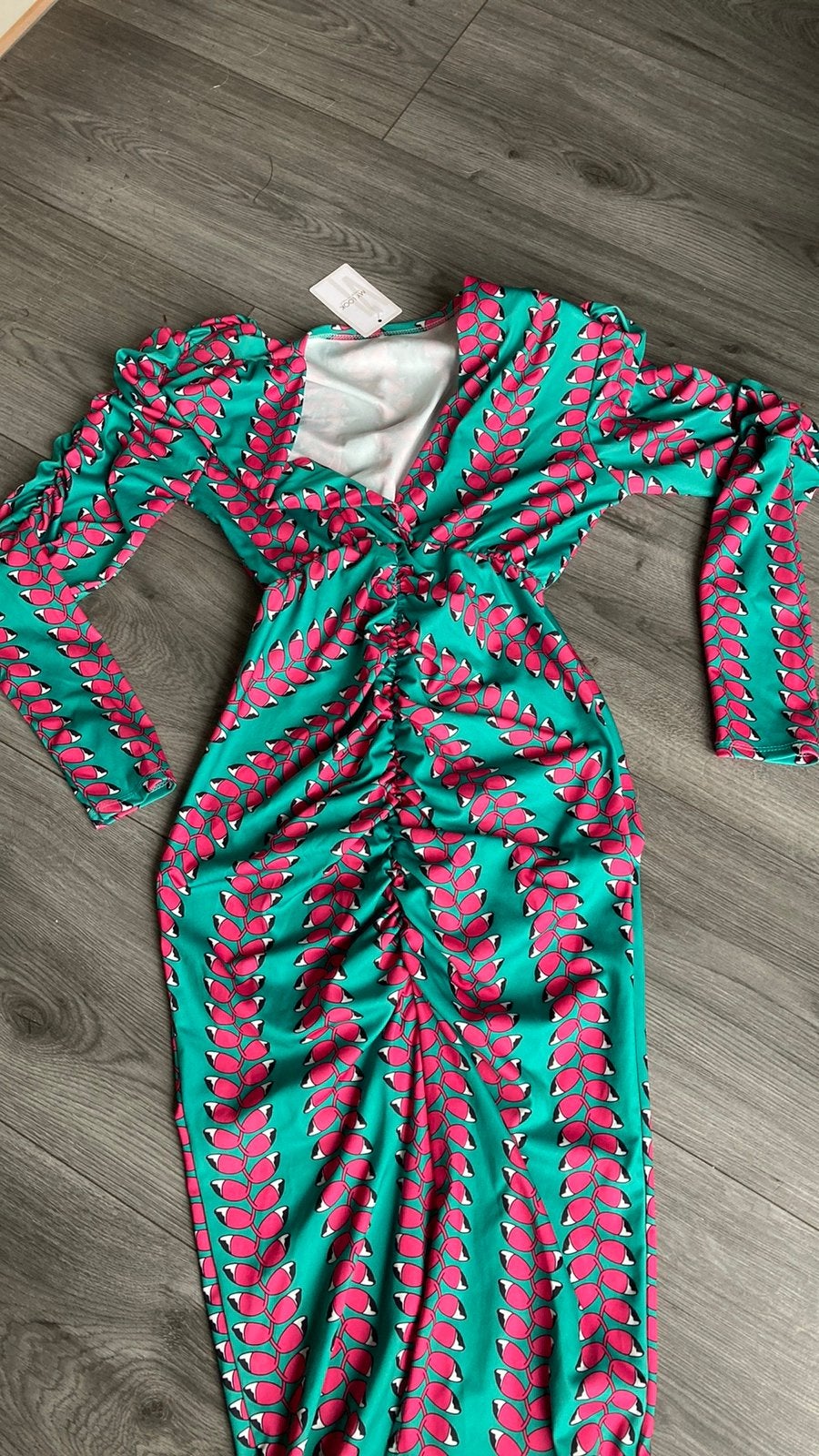 Nieuw - zomerse jurk met split L, Kleding | Dames, Jurken, Maat 42/44 (L), Nieuw, Ophalen of Verzenden, Onder de knie