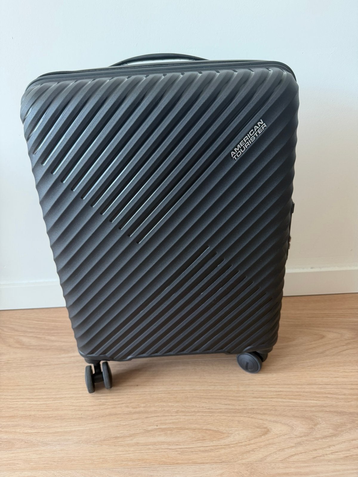 1 maand oude american tourister diablast koffer, Sieraden, Tassen en Uiterlijk, Koffers, Ophalen, Zo goed als nieuw, Hard kunststof